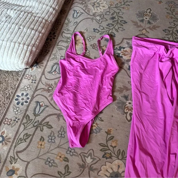 SKIMS Hot Pink Swim Set - Picture 5 of 5